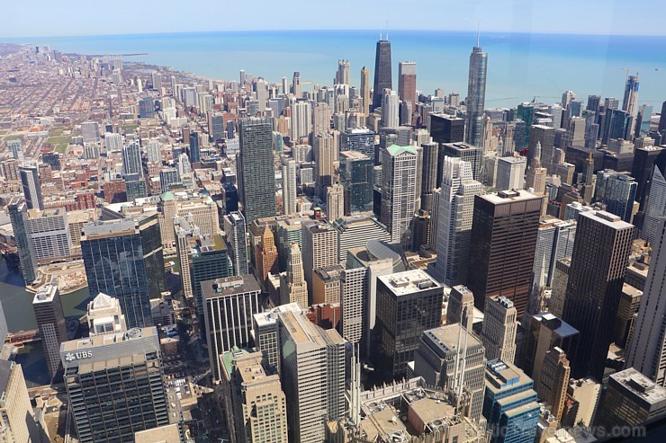 Travelnews.lv apmeklē Čikāgas augstākās ēkas Vilisa torņa skata platformu «Skydeck Chicago». Atbalsta: Finnair 221859
