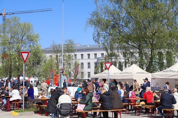 4. maija svētki VEF pilsētā izklaidē rīdziniekus un pilsētas viesus. Atbalsta Elkor Plaza 221978