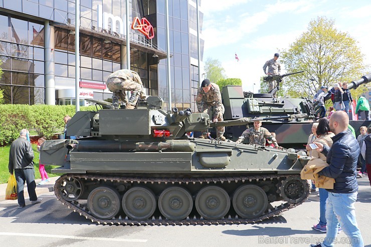 4. maija svētki VEF pilsētā izklaidē rīdziniekus un pilsētas viesus. Atbalsta Elkor Plaza