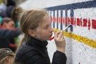 Vecmīlgrāvieši Latvijai simtgadē dāvina latviski apgleznotu sienu 5