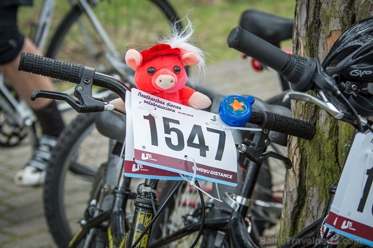 Svētku noskaņās Jūrmalā  aizvadīts Neatkarības dienas velobrauciens 222292