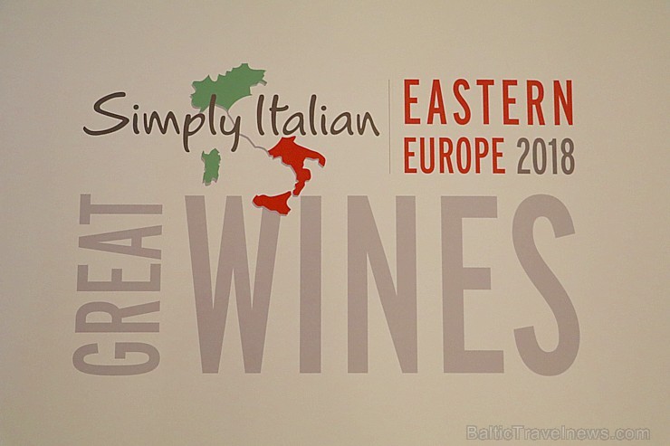 Vīna pazinēji 8.05.2018 iepazīst «Simply Italian Great Wines» prezentētos vīnus no Itālijas, ko organizē «B2B Baltic Travel» un «International Event &