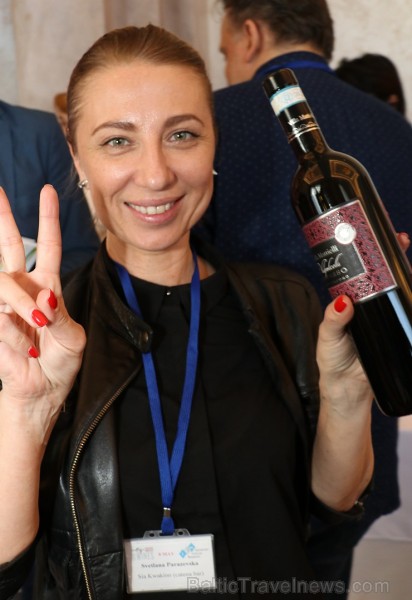 Vīna pazinēji 8.05.2018 iepazīst «Simply Italian Great Wines» prezentētos vīnus no Itālijas, ko organizē «B2B Baltic Travel» un «International Event &