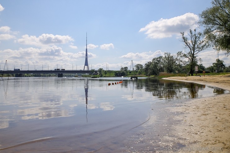 Līdz ar peldsezonas sākšanos, Rīgas pludmales sākuši uzmanīt glābēji 223041