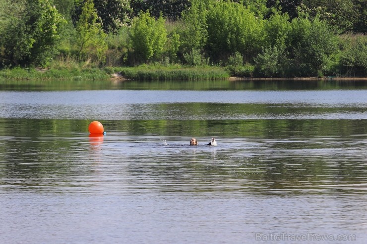 Līdz ar peldsezonas sākšanos, Rīgas pludmales sākuši uzmanīt glābēji