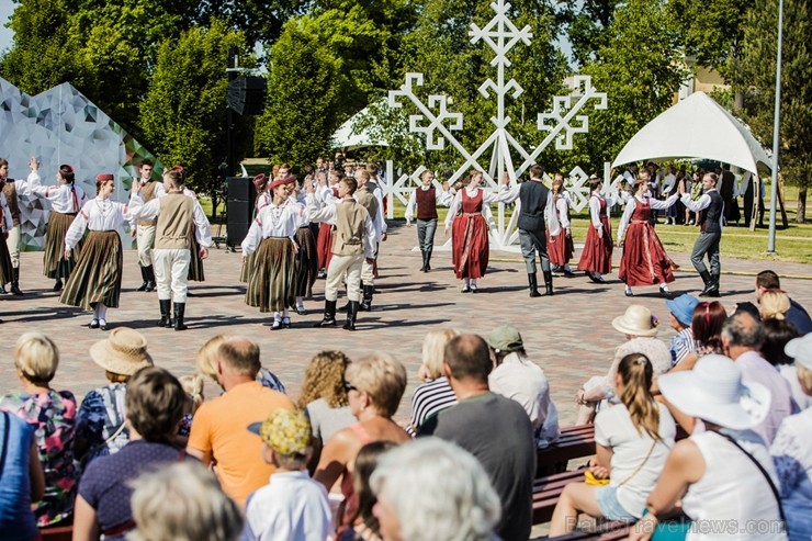 753. dzimšanas dienā Jelgavas iedzīvotāji un viesi varēja baudīt plašu izklaides un kultūras programu 