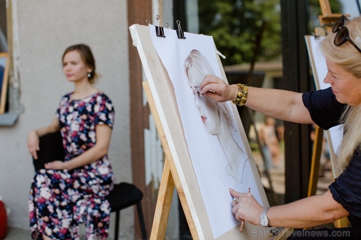 753. dzimšanas dienā Jelgavas iedzīvotāji un viesi varēja baudīt plašu izklaides un kultūras programu 753. dzimšanas dienā Jelgavas iedzīvotāji un viesi varēja baudīt plašu izklaides un kultūras programu 224007