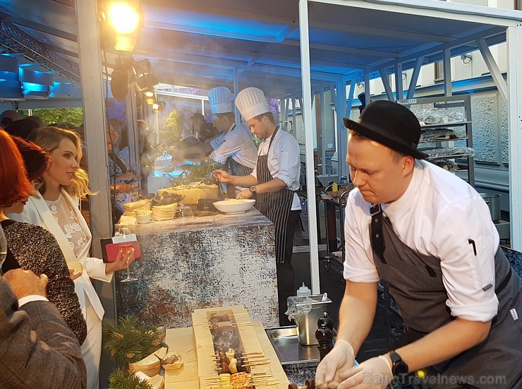 Travelnews.lv piedāvā dažus fotomirkļus no grandiozās Rīgas 5 zvaigžņu viesnīcas «Grand Poet by Semarah Hotels» atklāšanas 31.05.2018. Foto: Samsung N Travelnews.lv piedāvā dažus fotomirkļus no grandiozās Rīgas 5 zvaigžņu viesnīcas «Grand Poet by Semarah Hotels» atklāšanas 31.05.2018. Foto: Samsung N 224406
