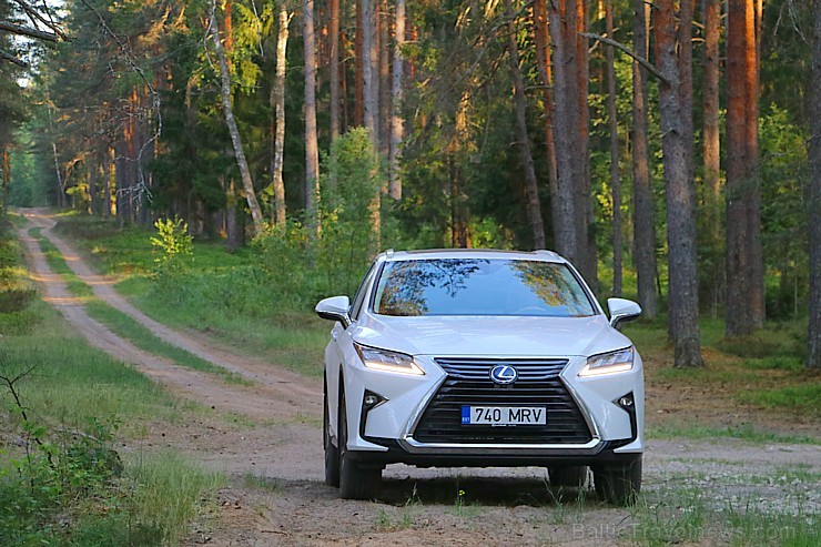 Travelnews.lv ar jauno 7-vietīgo «Lexus RX 450hL» apceļo Jelgavu, Jūrmalu, Talsus un Rīgu 224730