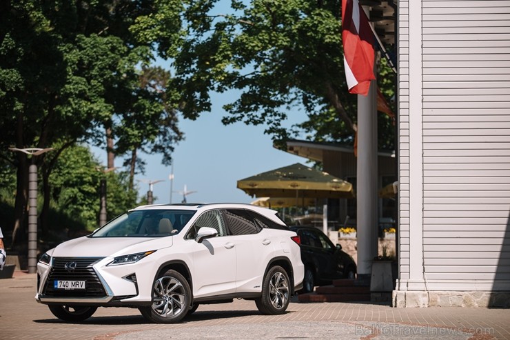 Japāņu premium klases zīmols piedāvā «Lexus RX 450hL» Jūrmalas skatos 224851