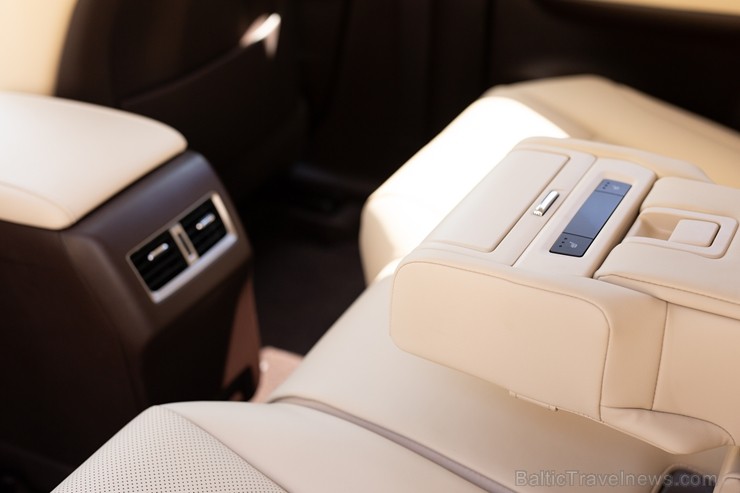 Japāņu premium klases zīmols piedāvā «Lexus RX 450hL» Jūrmalas skatos