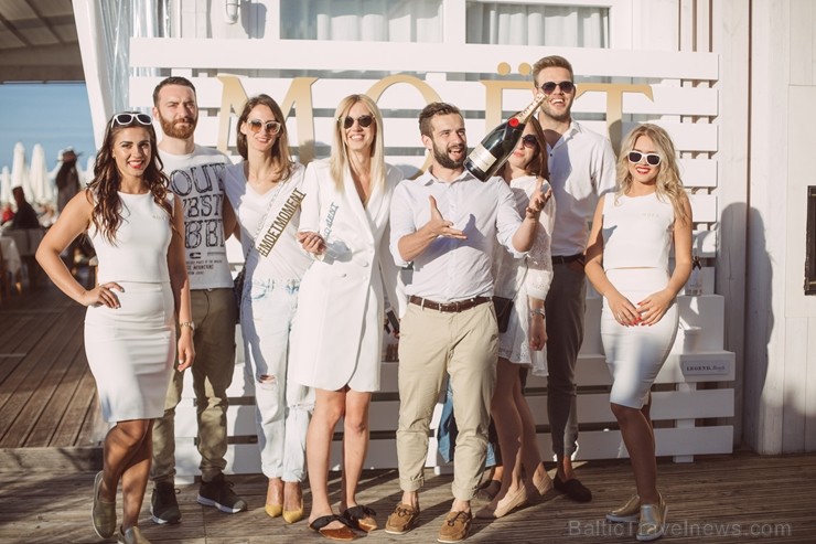 Jūrmalas pludmales restorānā «Legend.Beach» skaisti tiek aizvadīta «Moët & Chandon Grand Day» ballīte