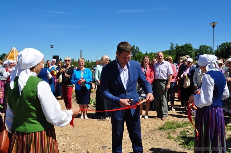 Ludzā  svinīgi atklāj jaunizveidoto Gaismas dārzu