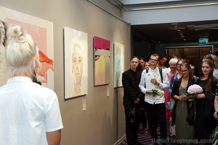 «SemaraH Hotels» apņemas atbalstīt jaunos Latvijas māksliniekus