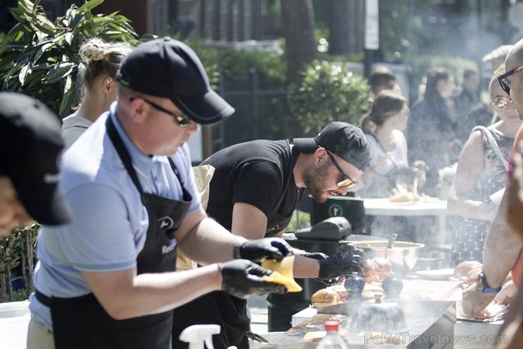 Jūrmalā grandiozi aizvada ielu ēdienu festivālu Gourmet Fair