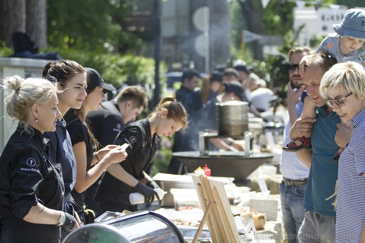 Jūrmalā grandiozi aizvada ielu ēdienu festivālu Gourmet Fair