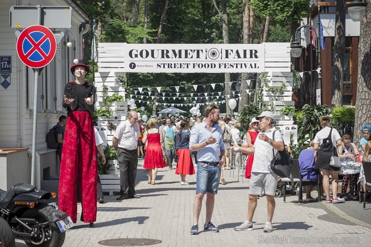 Jūrmalā grandiozi aizvada ielu ēdienu festivālu Gourmet Fair