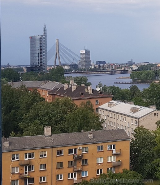 Pārdaugavas viesnīca «Bellevue Park Hotel Riga» atklāj restorāna «Le Sommet» jumta terasi ar burvīgu Rīgas skatu. Foto: Samsung Galaxy Note8