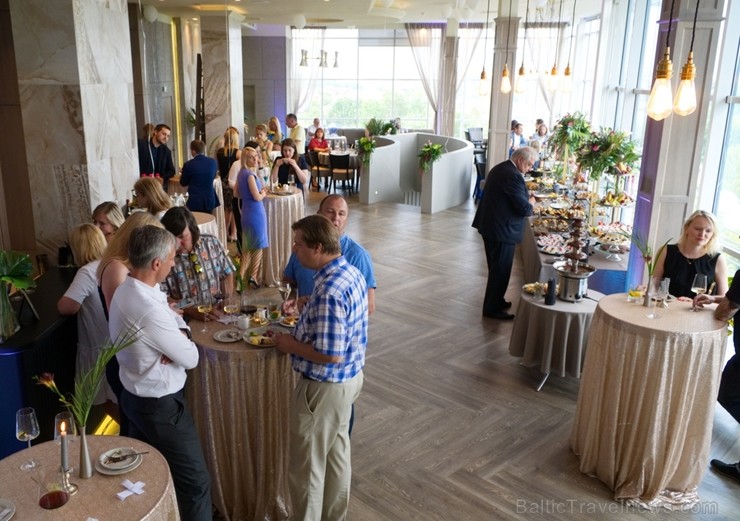 «Bellevue Park Hotel Riga» skaisto jumta terasi «Le Sommet» atklāj ar bagātīgu ballīti