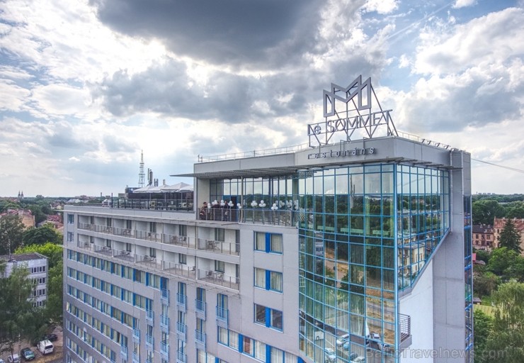 «Bellevue Park Hotel Riga» skaisto jumta terasi «Le Sommet» atklāj ar bagātīgu ballīti