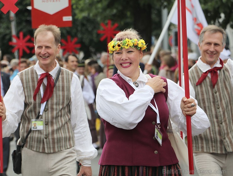 Dziesmu un deju svētku atklāšanas gājiens pulcē Rīgā visus Latvijas novadus (101-200)