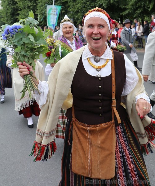 Dziesmu un deju svētku atklāšanas gājiens pulcē Rīgā visus Latvijas novadus (101-200) 226653