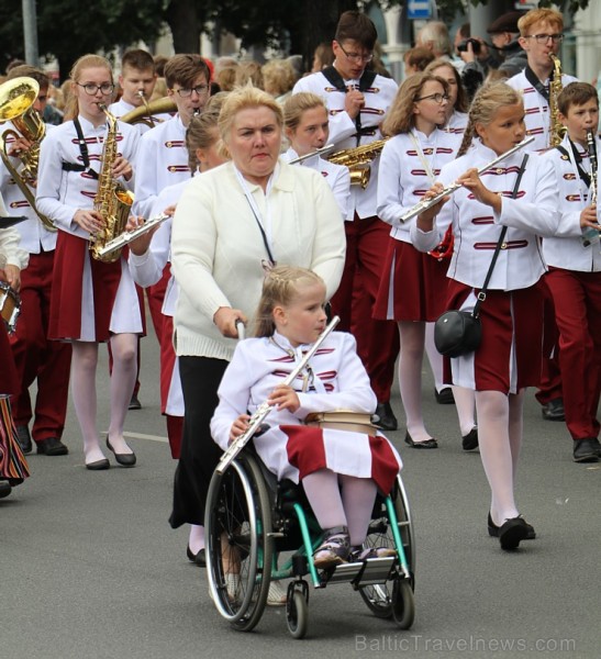 Dziesmu un deju svētku atklāšanas gājiens pulcē Rīgā visus Latvijas novadus (101-200)