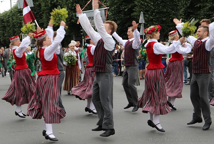 Dziesmu un deju svētku atklāšanas gājiens pulcē Rīgā visus Latvijas novadus (101-200)