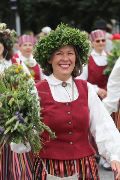 Dziesmu un deju svētku atklāšanas gājiens pulcē Rīgā visus Latvijas novadus (101-200)