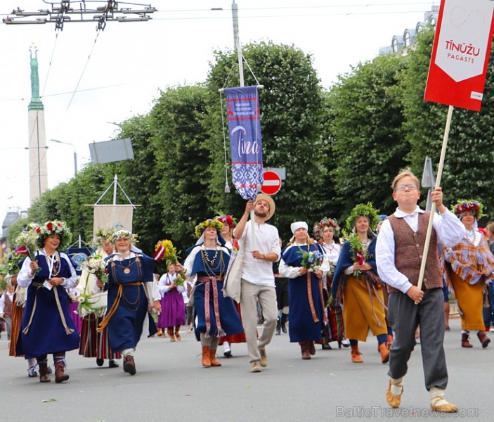 Dziesmu un deju svētku atklāšanas gājiens pulcē Rīgā visus Latvijas novadus (101-200)