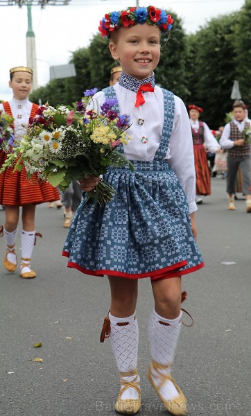 Dziesmu un deju svētku atklāšanas gājiens pulcē Rīgā visus Latvijas novadus (101-200)