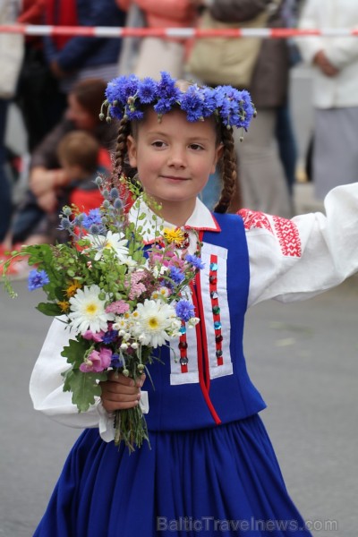 Dziesmu un deju svētku atklāšanas gājiens pulcē Rīgā visus Latvijas novadus (101-200)