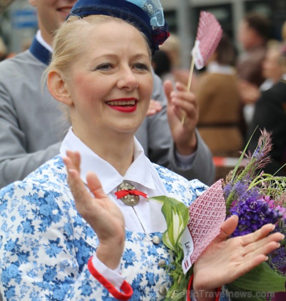 Dziesmu un deju svētku atklāšanas gājiens pulcē Rīgā visus Latvijas novadus (201-300) 226765