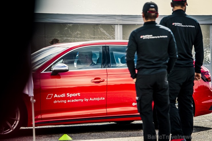 Travelnews.lv izmēģina Audi RS 3 un Audi RS 4 dinamiskās īpašības Biķernieku trasē