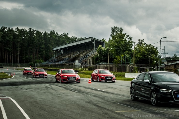 Travelnews.lv izmēģina Audi RS 3 un Audi RS 4 dinamiskās īpašības Biķernieku trasē 226842