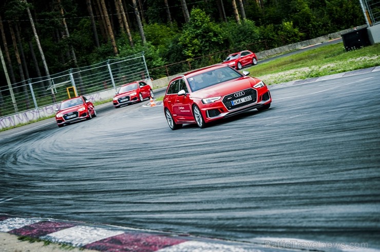 Travelnews.lv izmēģina Audi RS 3 un Audi RS 4 dinamiskās īpašības Biķernieku trasē 226845