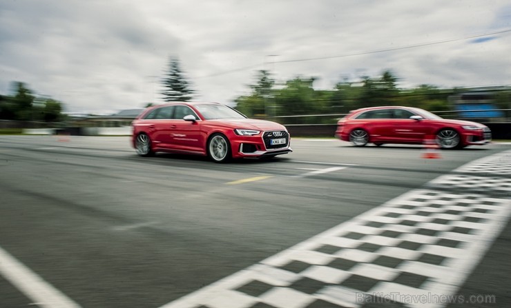 Travelnews.lv izmēģina Audi RS 3 un Audi RS 4 dinamiskās īpašības Biķernieku trasē 226849