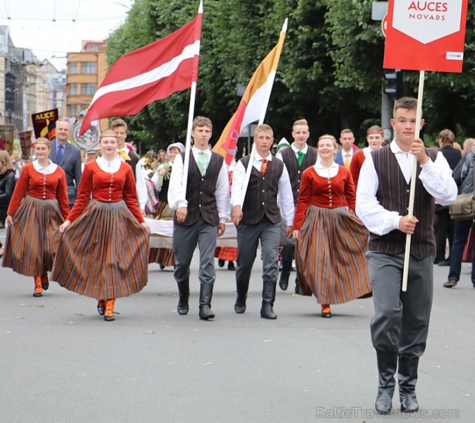 Dziesmu un deju svētku atklāšanas gājiens pulcē Rīgā visus Latvijas novadus (401-500)