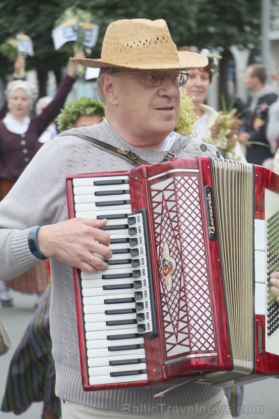 Dziesmu un deju svētku atklāšanas gājiens pulcē Rīgā visus Latvijas novadus (401-500)