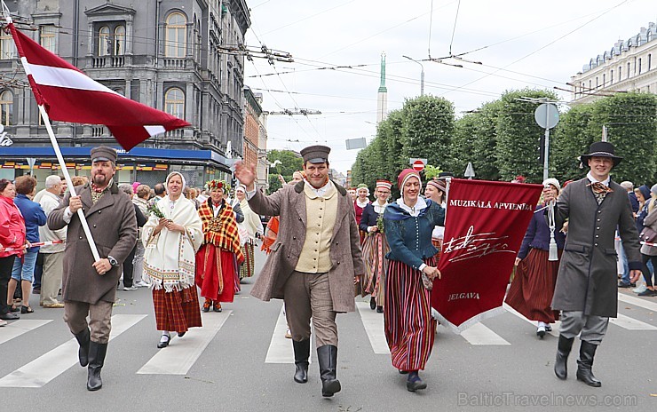 Dziesmu un deju svētku atklāšanas gājiens pulcē Rīgā visus Latvijas novadus (501-600) 227044