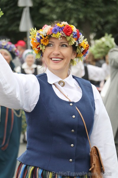 Dziesmu un deju svētku atklāšanas gājiens pulcē Rīgā visus Latvijas novadus (501-600) 227100