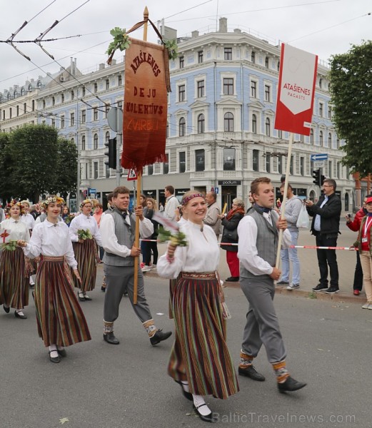 Dziesmu un deju svētku atklāšanas gājiens pulcē Rīgā visus Latvijas novadus (501-600)