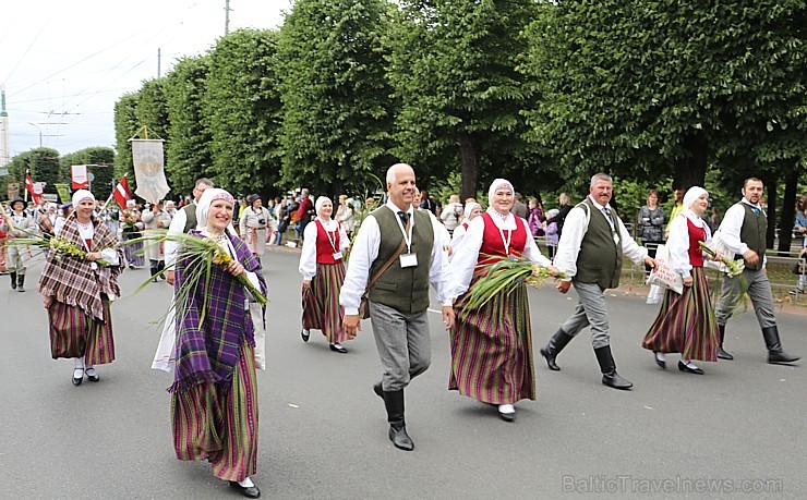 Dziesmu un deju svētku atklāšanas gājiens pulcē Rīgā visus Latvijas novadus (501-600) 227187