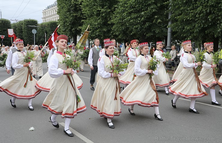 Dziesmu un deju svētku atklāšanas gājiens pulcē Rīgā visus Latvijas novadus (501-600)