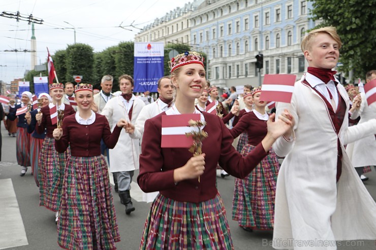 Dziesmu un deju svētku atklāšanas gājiens pulcē Rīgā visus Latvijas novadus (501-600) 227194