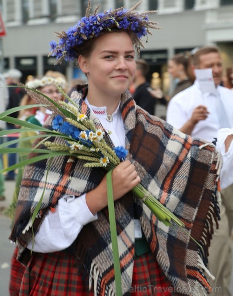 Dziesmu un deju svētku atklāšanas gājiens pulcē Rīgā visus Latvijas novadus (501-600)