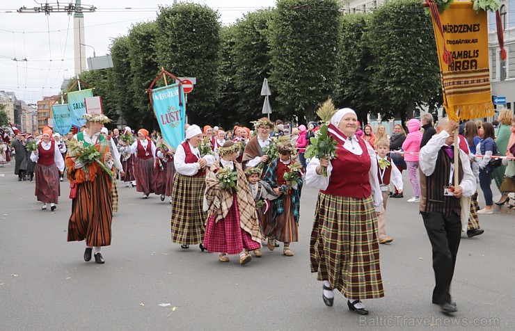 Dziesmu un deju svētku atklāšanas gājiens pulcē Rīgā visus Latvijas novadus (601-700) 227218