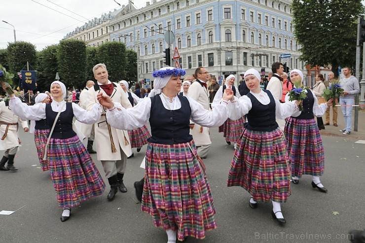 Dziesmu un deju svētku atklāšanas gājiens pulcē Rīgā visus Latvijas novadus (601-700)