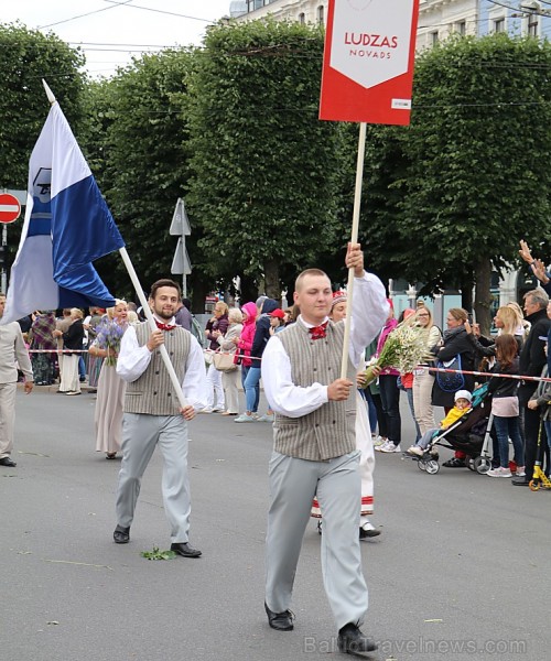 Dziesmu un deju svētku atklāšanas gājiens pulcē Rīgā visus Latvijas novadus (601-700)