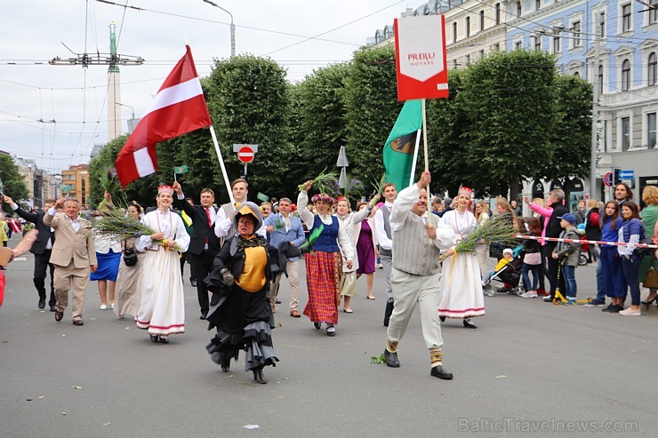 Dziesmu un deju svētku atklāšanas gājiens pulcē Rīgā visus Latvijas novadus (601-700)